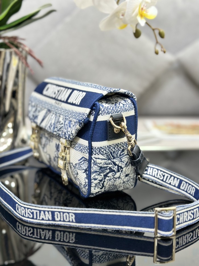 Handbag Dior M1241 size 23 x 15 x 8 cm