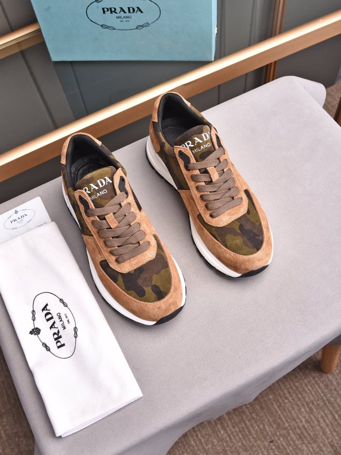 Prada Low Top sneaker 28