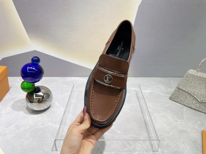 Louis Vuitton shoes WOMEN 3