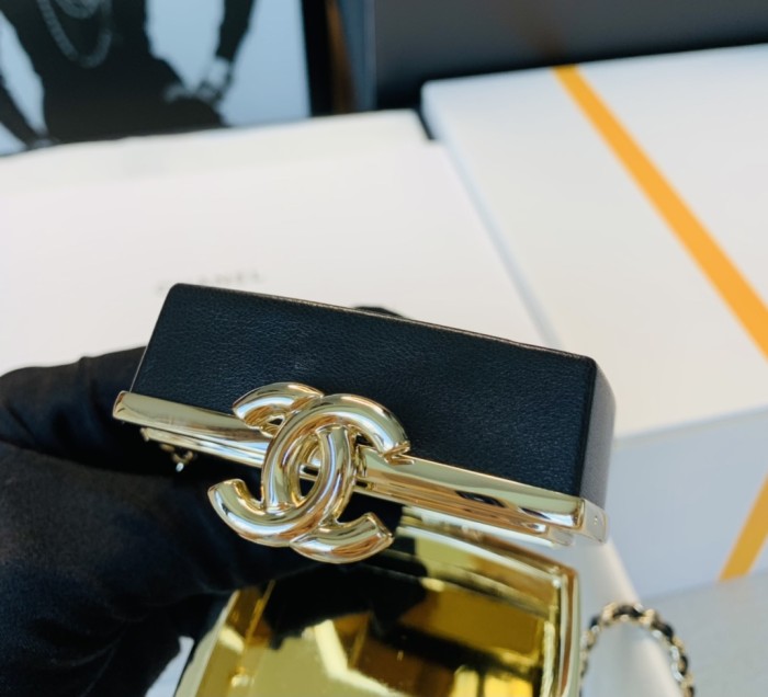 Handbag Chanel size 8*8*4 Cm