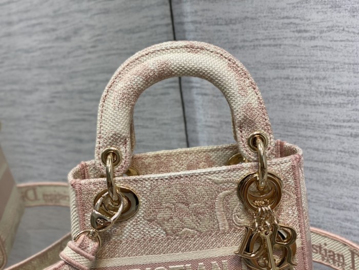 Handbag Dior size 𝟏𝟕 𝐜𝐦