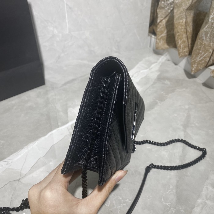 Handbags SAINT LAURENT 393953 size 19x11.5x4 cm