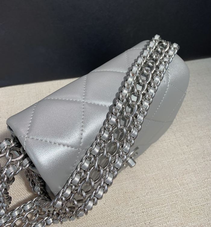 Handbag Chanel size 18 cm