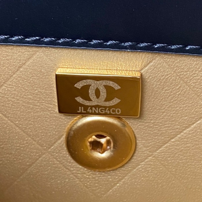 Handbag Chanel AS2714 size 12×20×6 cm