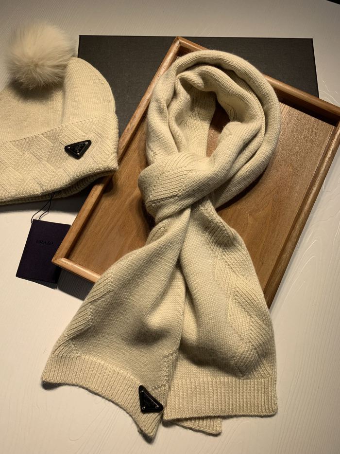 Hat & Scarf Prada 3