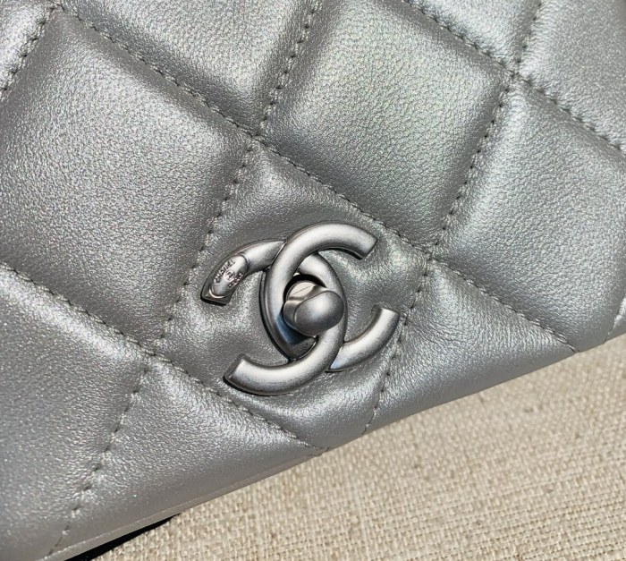 Handbag Chanel size 18 cm