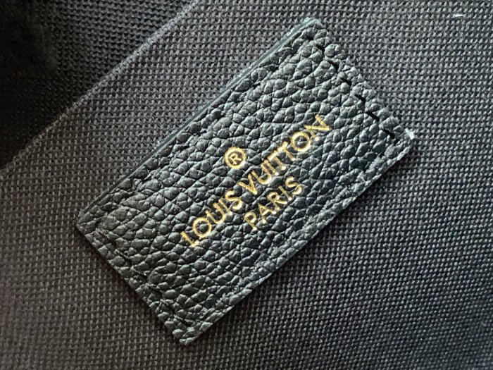 Handbag Louis Vuitton M64064 size 21×12×3 cm