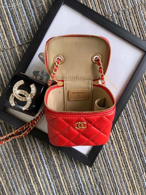 Handbag Chanel P1447 size 8.5x11x7 cm