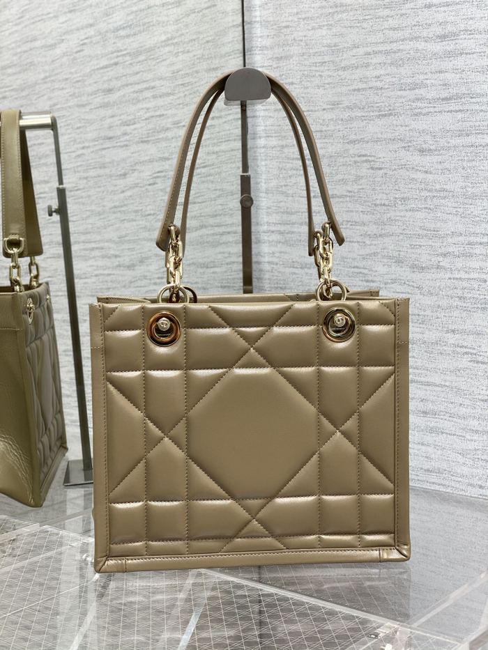 Handbag Dior size 26.5*28*17 cm