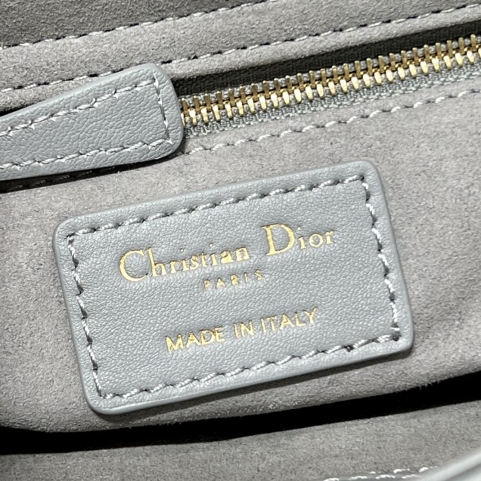 Handbag Dior 0531 size 20×16.5×8 cm