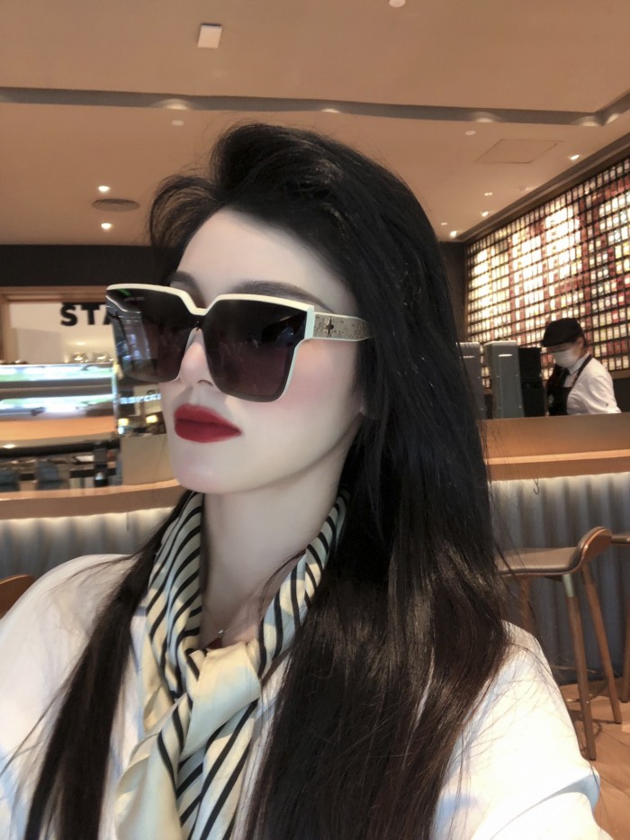 Sunglasses Louis Vuitton L0781