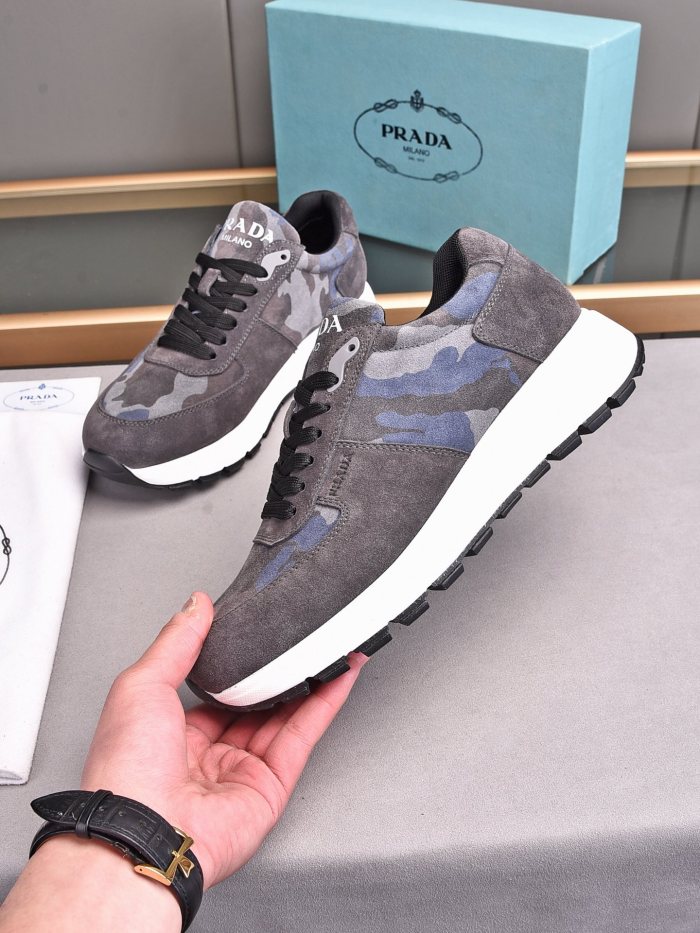 Prada Low Top sneaker 29