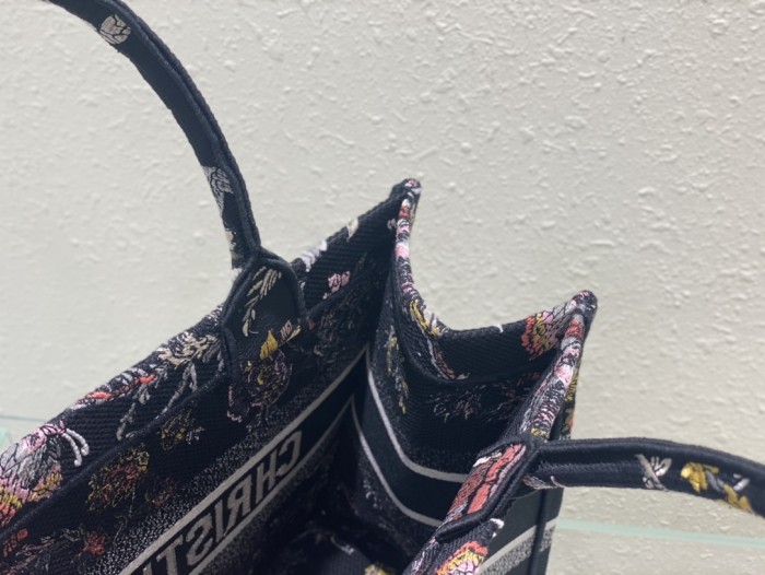 Handbag Dior size 36 x 27.5 x 16.5 cm