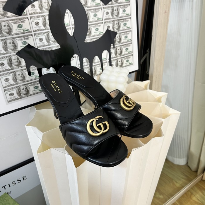 Gucci Women's Double G slide sandal WOMEN 7