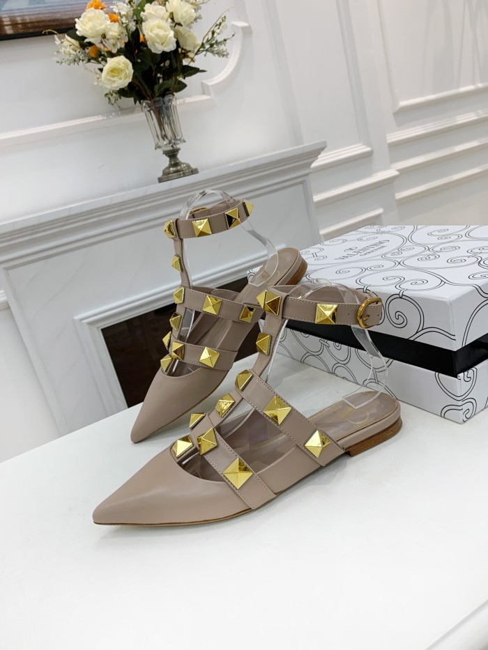 VALENTINO GARAVANI Roman Stud WOMEN 33