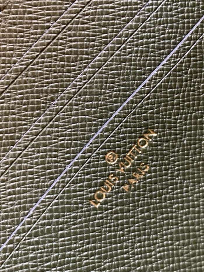 Handbag Louis Vuitton M80091 size 17x9.6x3.5cm