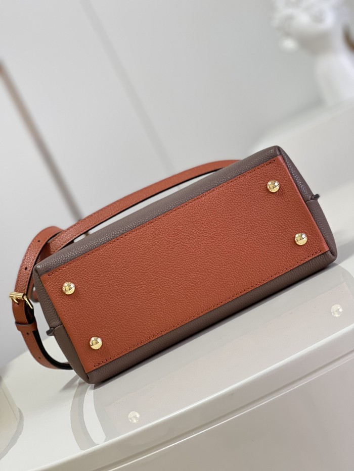 Handbag Louis Vuitton M53937 size 28×20×11.5cm