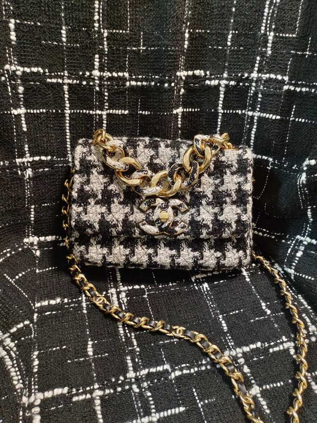 Handbag Chanel size 15*22*6 cm