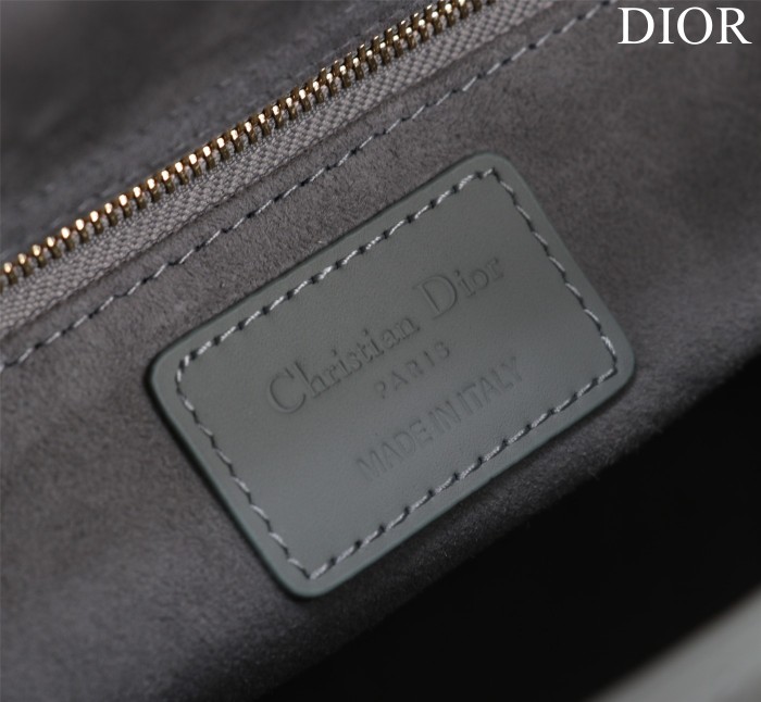 Handbag Dior M0565 size 32*24*12 cm