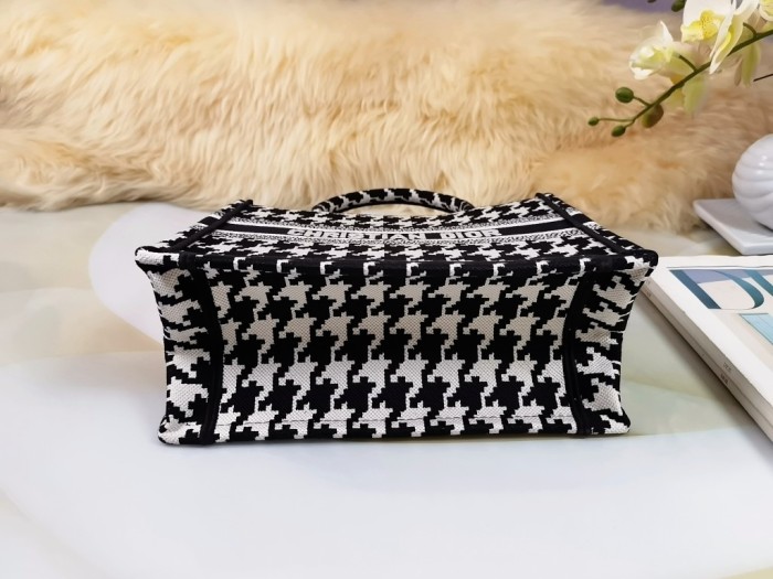 Handbag Dior size 26.5X24X17 cm