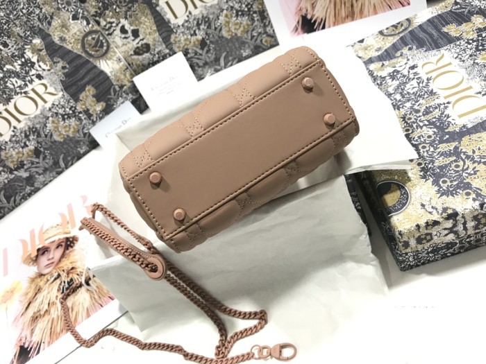 Handbag Dior M0505 size 17 x 15 x 7 cm