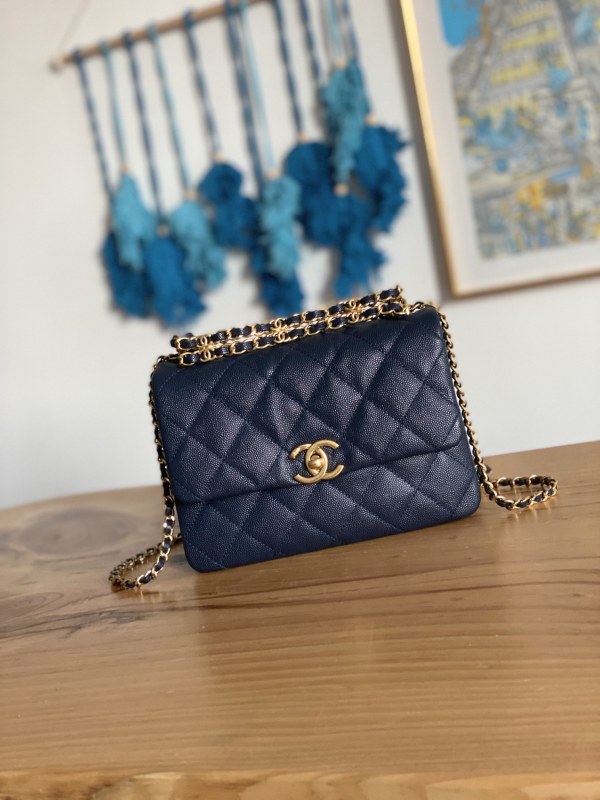 Handbag Chanel 3580 size 13*20*9.5 cm