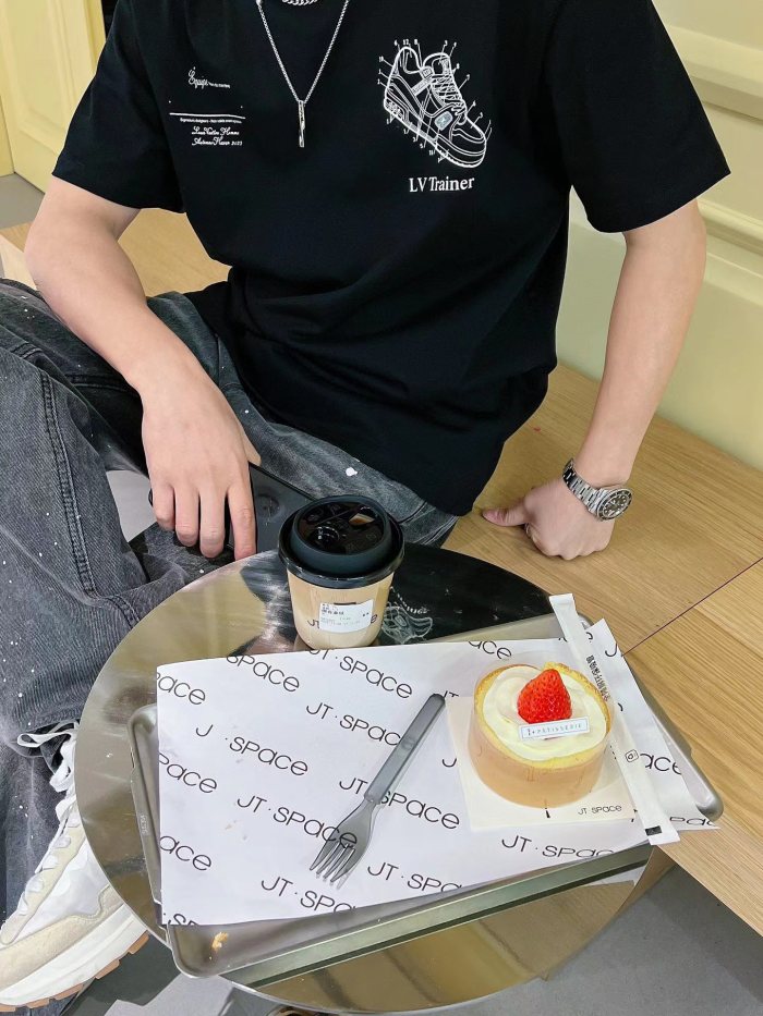 Clothes Louis Vuitton 111