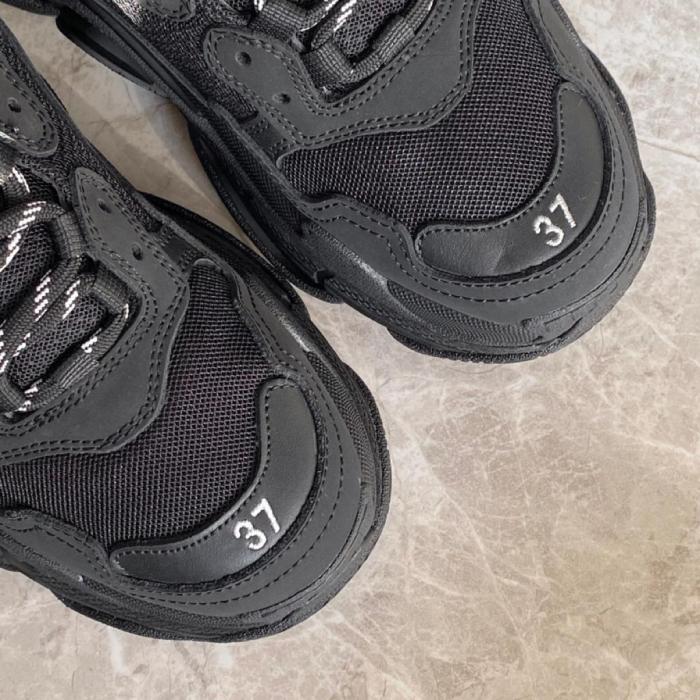 Balenciaga Triple S Black (2021)