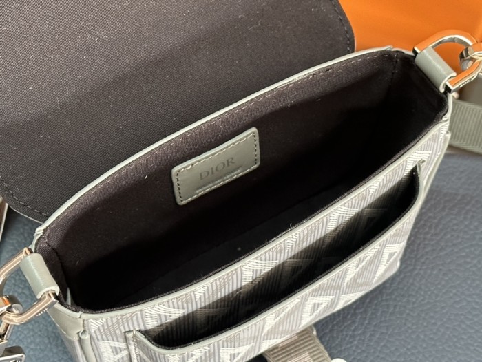 Handbag Dior 93370 size 19x 11x 4 cm