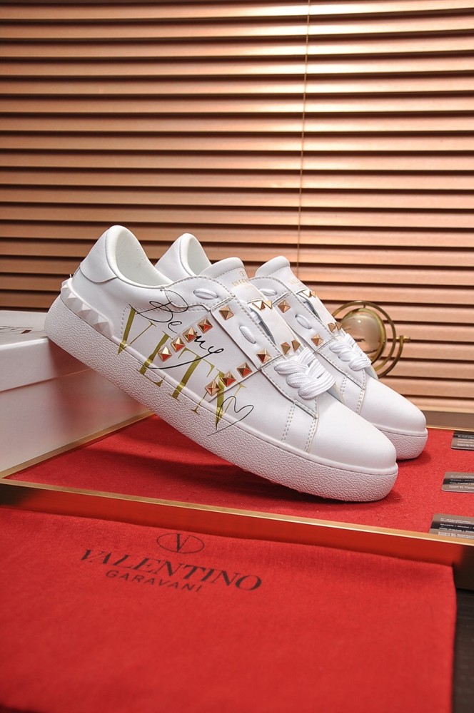 Valentino Garavani Rockstud Untitled calfskin sneaker 24