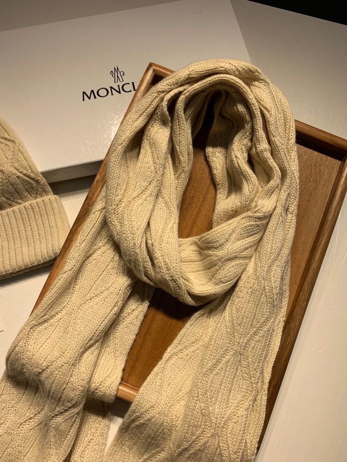 Hat & Scarf Moncler 1