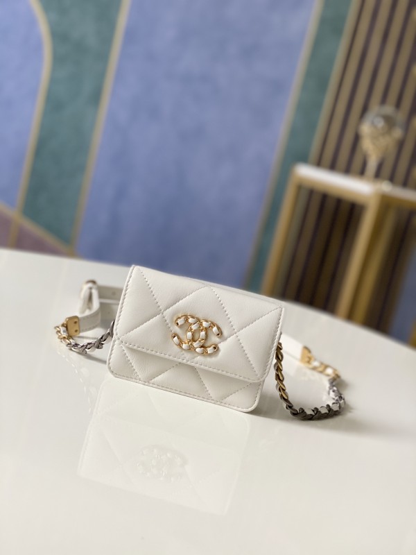 Handbag Chanel 81166 size 12 8.5 2.5 cm