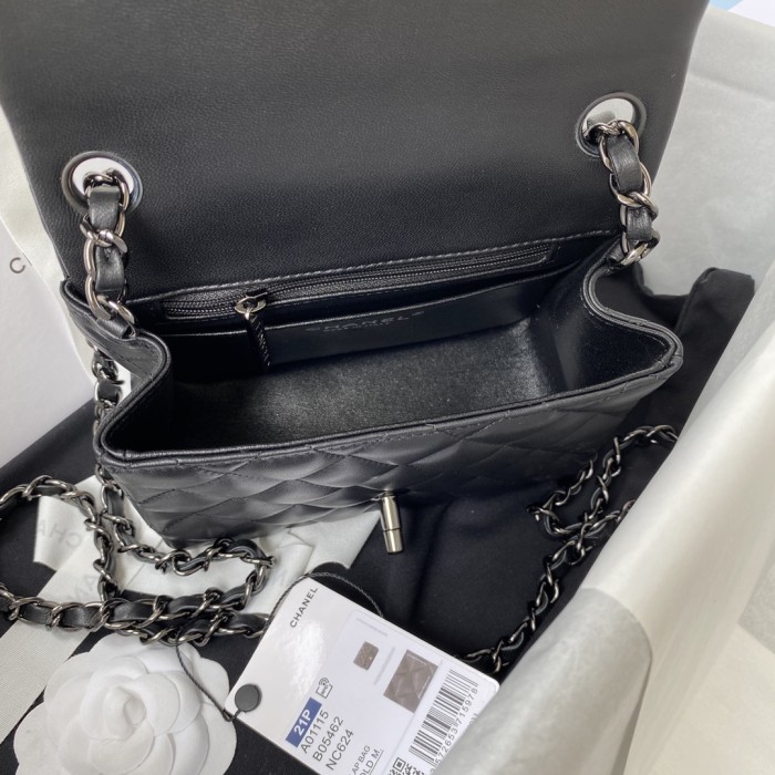 Handbag Chanel size 17 cm