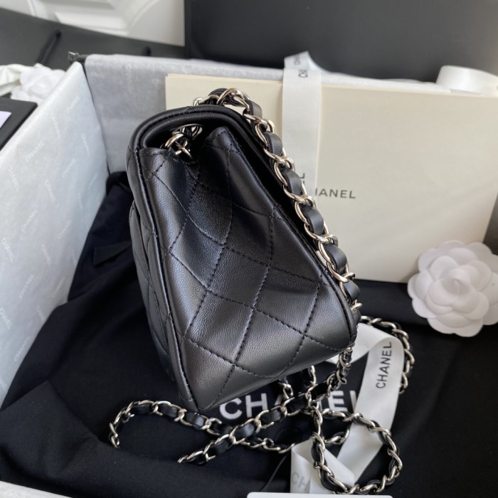 Handbag Chanel size 17 cm