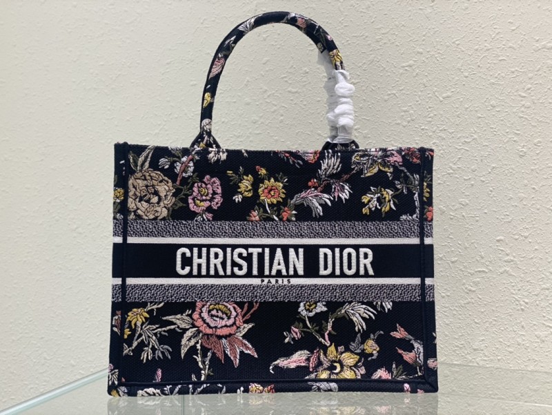 Handbag Dior size 36 x 27.5 x 16.5 cm