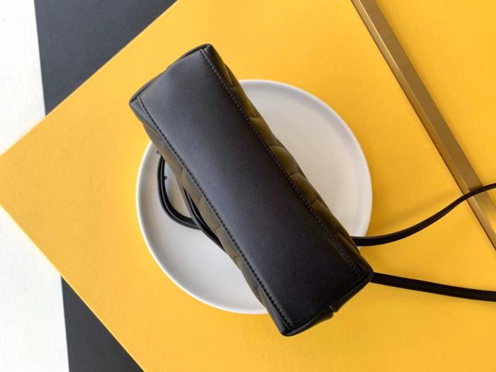 Handbags SAINT LAURENT 467072 size 20X14X7 cm