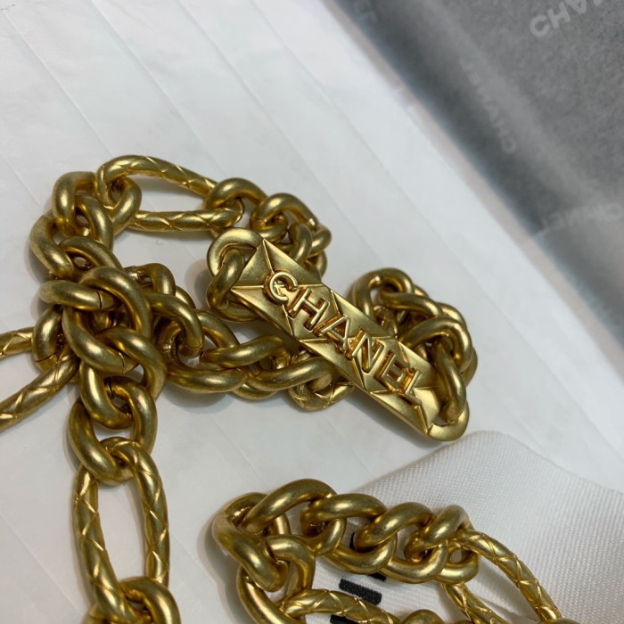 Handbag Chanel 81156 size 12 9 2.5 cm