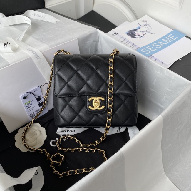Handbag Chanel AS3648 size 17X14.5X7.5 cm