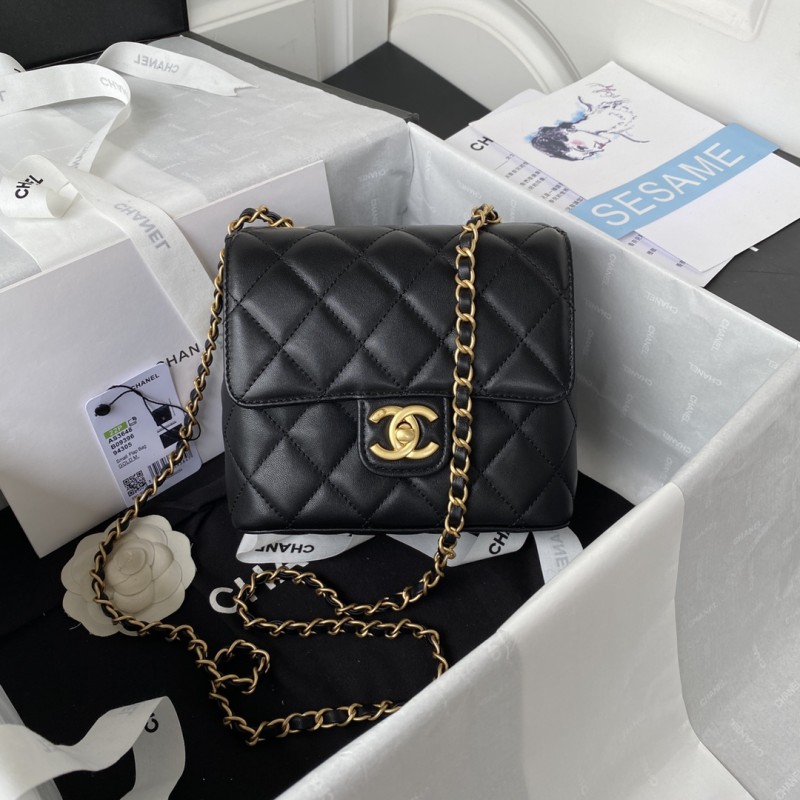 Handbag Chanel AS3648 size 17X14.5X7.5 cm