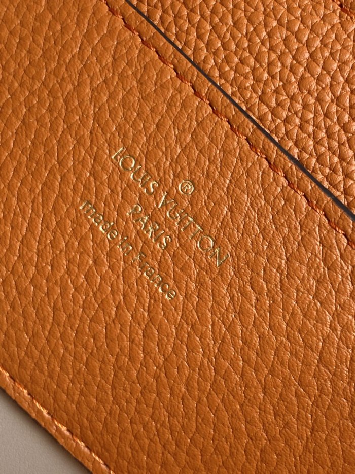 Handbag Louis Vuitton M58968 size 25 x 17.5 x 8 cm