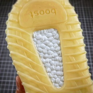 adidas Yeezy Boost 350 V2 Carbon