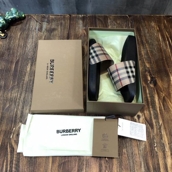 Burberry Slides Vintage Check