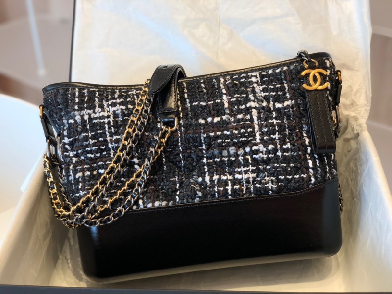 Handbag Chanel 8022 size 28 cm