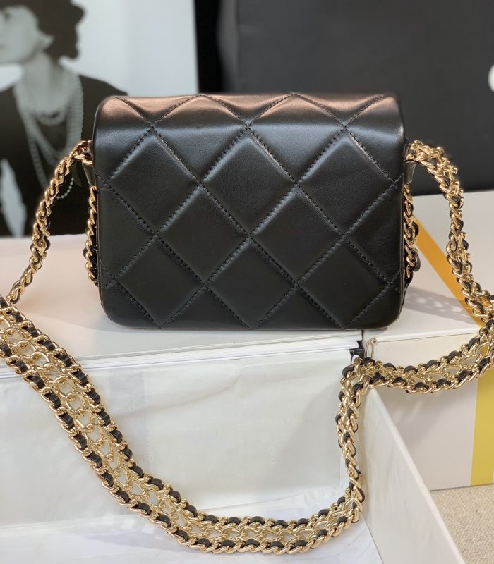 Handbag Chanel size 18 cm