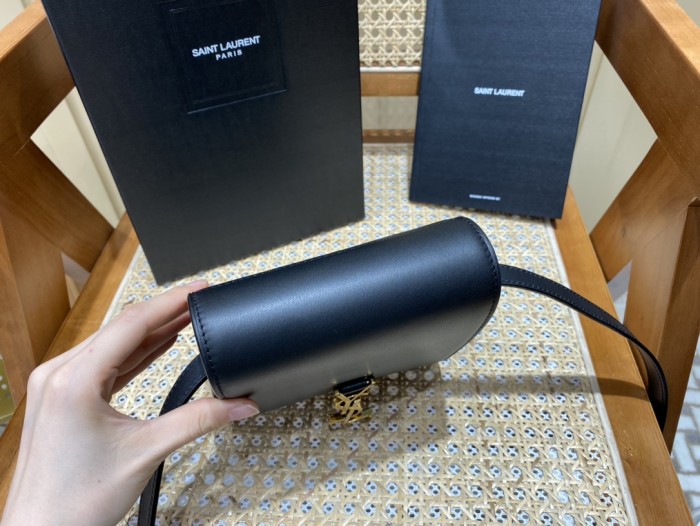 Handbags SAINT LAURENT 668809 size 16×18x6 cm