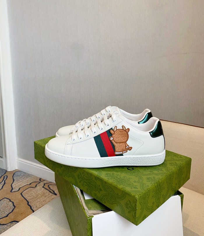 Gucci Women's Ace sneaker with bee sneaker 4
