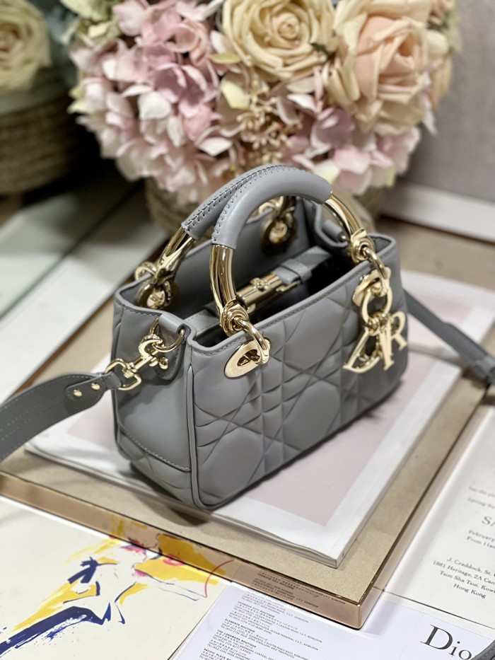 Handbag Dior 0062 size 19*13*8 cm