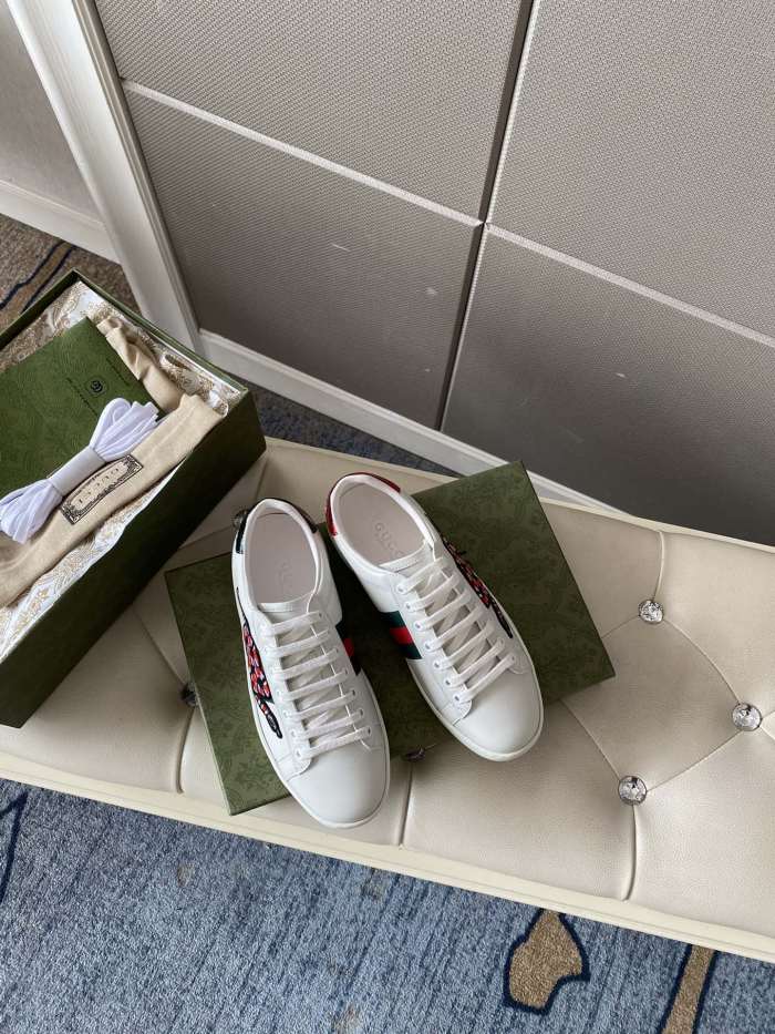 Gucci Women's Ace sneaker with bee sneaker 4