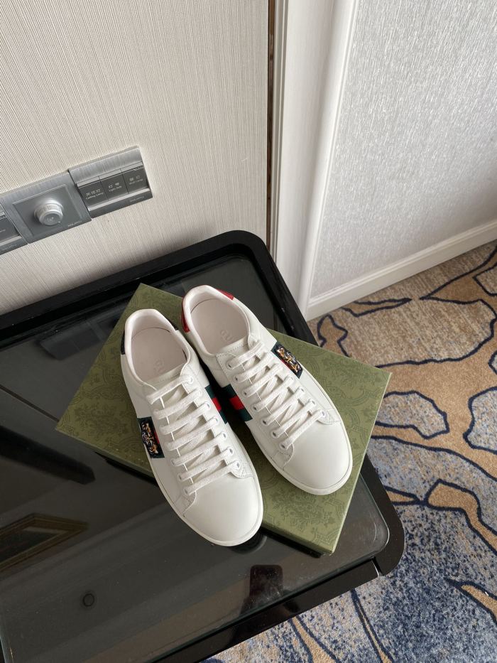 Gucci Women's Ace sneaker with bee sneaker 4