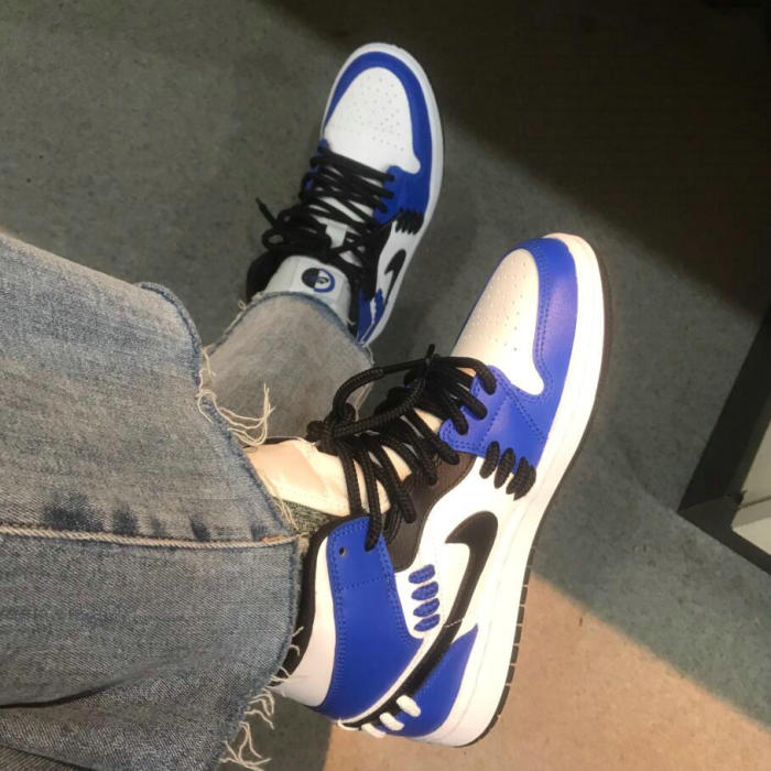 Jordan 1 Mid Sisterhood